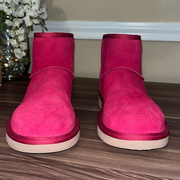 KOOLABURRA BY UGG SHORT BOOT IN BERRY RED - Picture 4 of 16